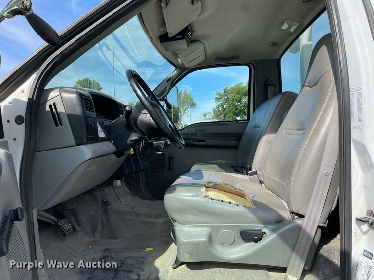 image for item LV9848 2007 Ford F750 Super Duty XL  bucket truck