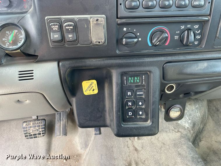 image for item LV9848 2007 Ford F750 Super Duty XL  bucket truck