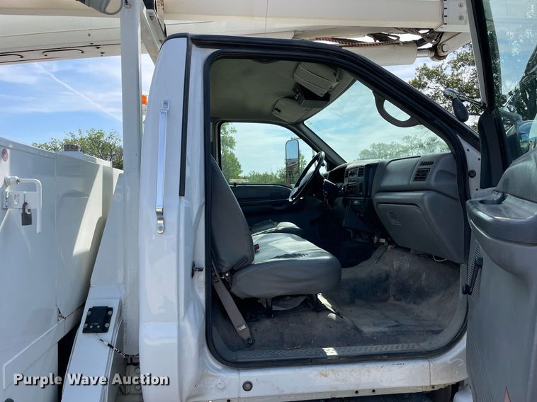 image for item LV9848 2007 Ford F750 Super Duty XL  bucket truck
