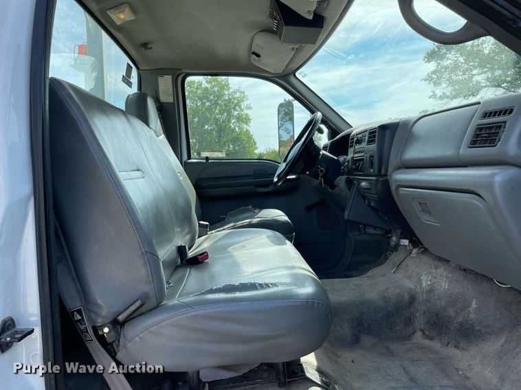 image for item LV9848 2007 Ford F750 Super Duty XL  bucket truck