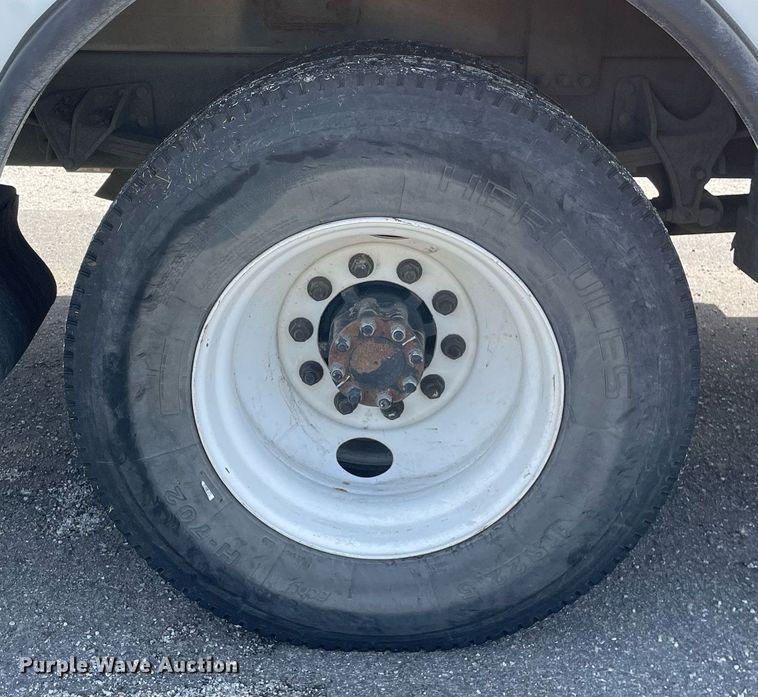 image for item LV9848 2007 Ford F750 Super Duty XL  bucket truck