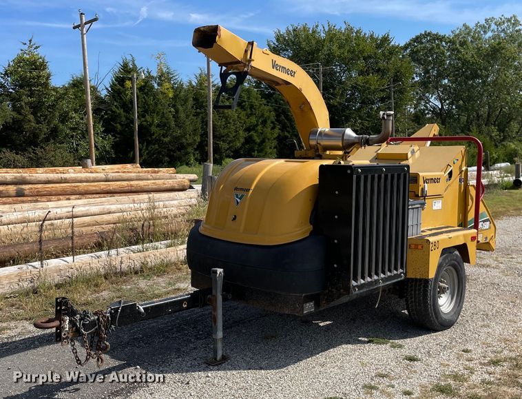 image for item LV9849 2012 Vermeer BC1500  wood chipper