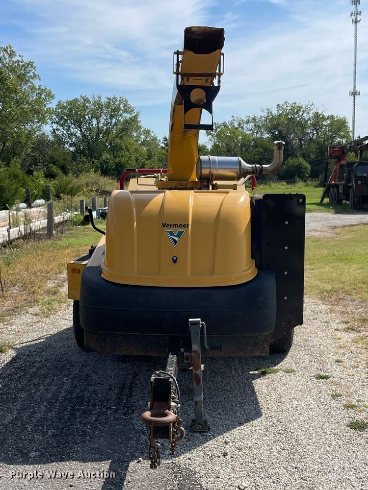 image for item LV9849 2012 Vermeer BC1500  wood chipper