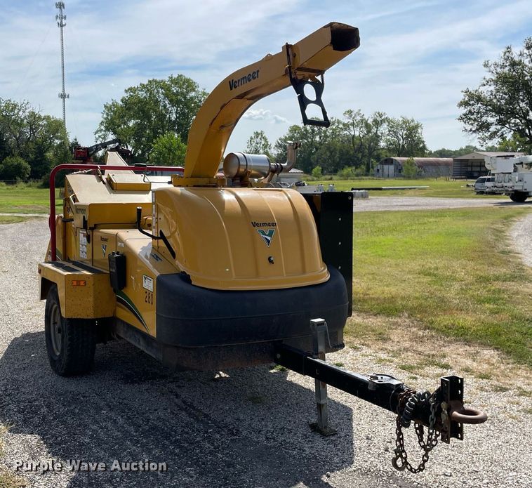 image for item LV9849 2012 Vermeer BC1500  wood chipper