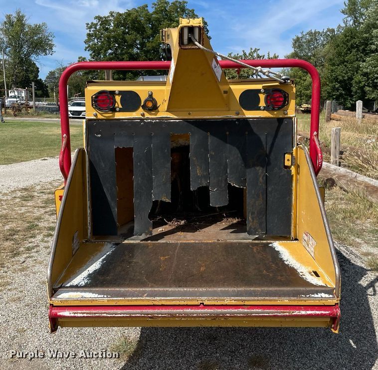 image for item LV9849 2012 Vermeer BC1500  wood chipper