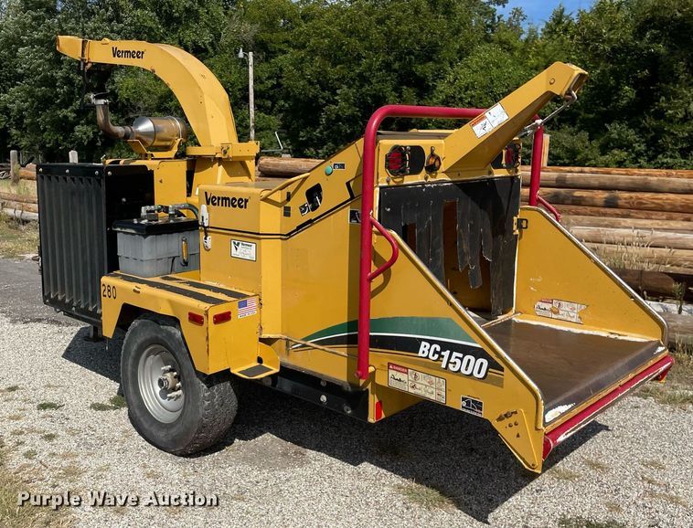 image for item LV9849 2012 Vermeer BC1500  wood chipper