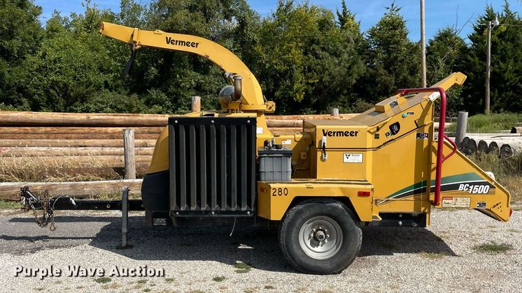 image for item LV9849 2012 Vermeer BC1500  wood chipper