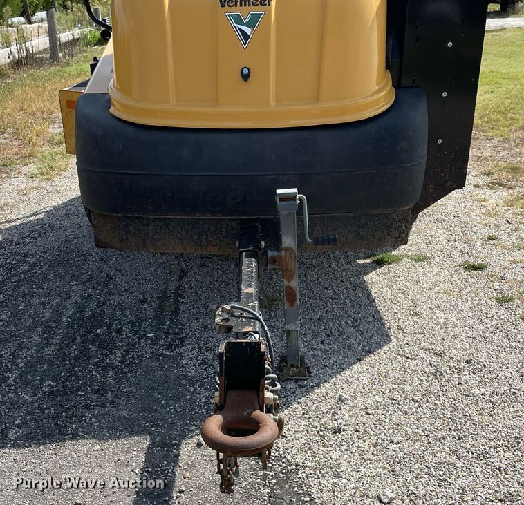 image for item LV9849 2012 Vermeer BC1500  wood chipper