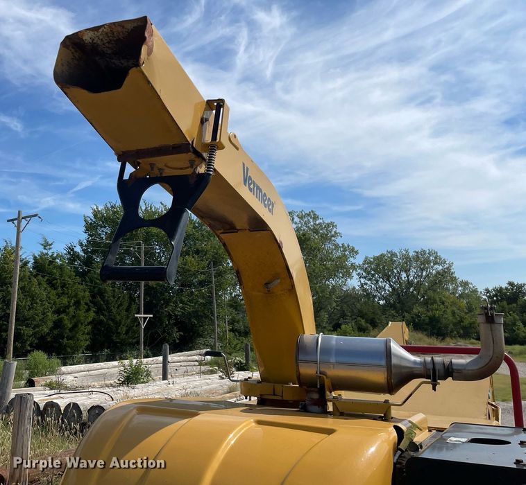 image for item LV9849 2012 Vermeer BC1500  wood chipper