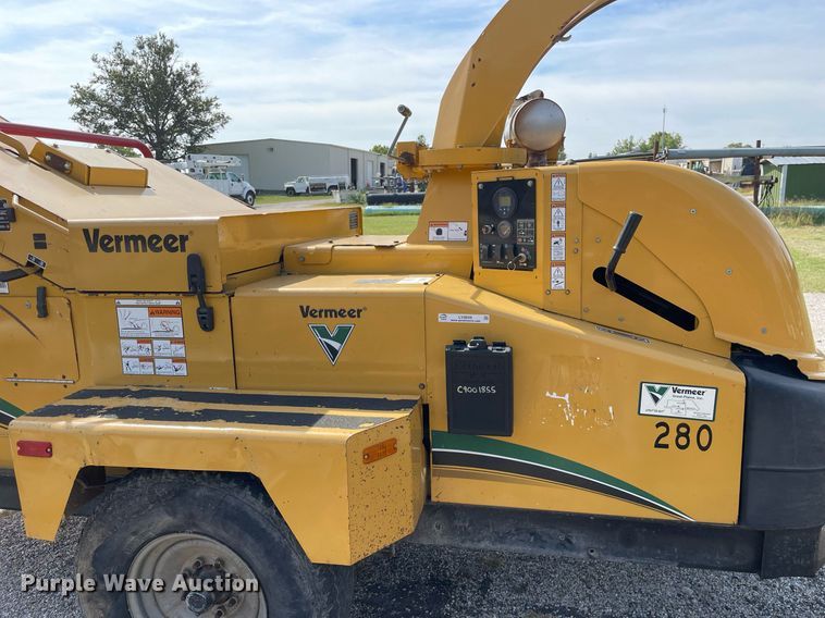 image for item LV9849 2012 Vermeer BC1500  wood chipper