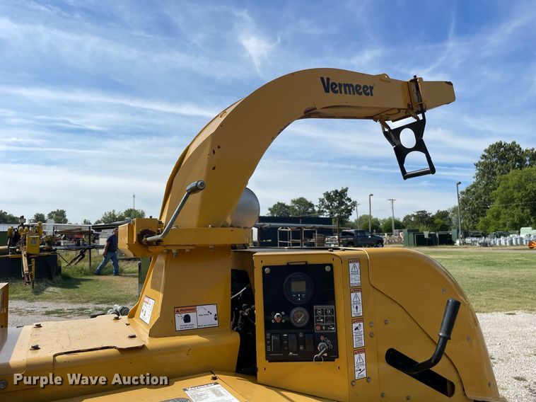 image for item LV9849 2012 Vermeer BC1500  wood chipper