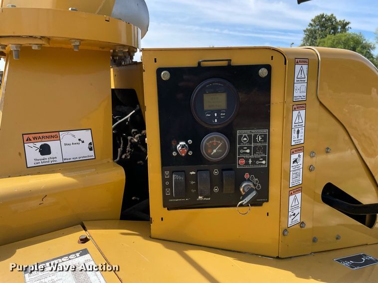 image for item LV9849 2012 Vermeer BC1500  wood chipper