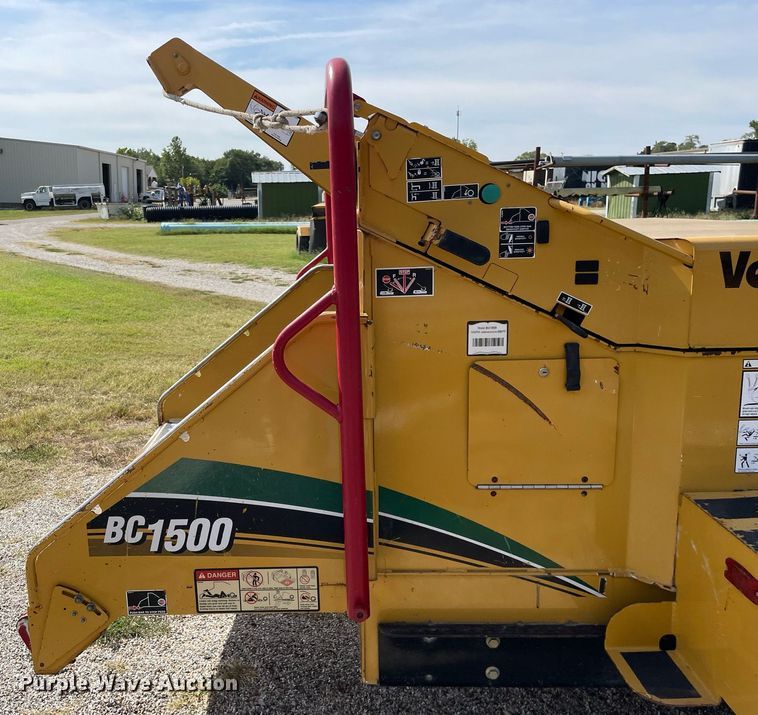 image for item LV9849 2012 Vermeer BC1500  wood chipper