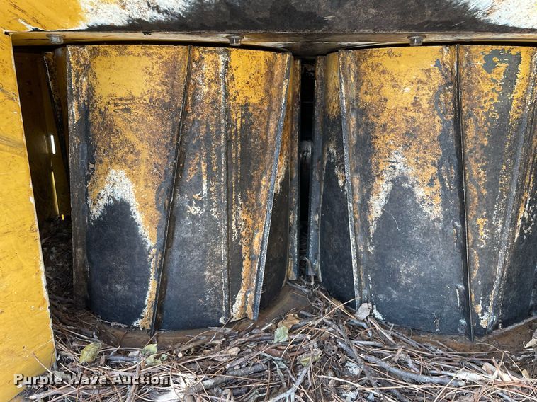 image for item LV9849 2012 Vermeer BC1500  wood chipper