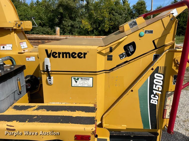image for item LV9849 2012 Vermeer BC1500  wood chipper