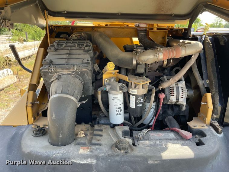 image for item LV9849 2012 Vermeer BC1500  wood chipper