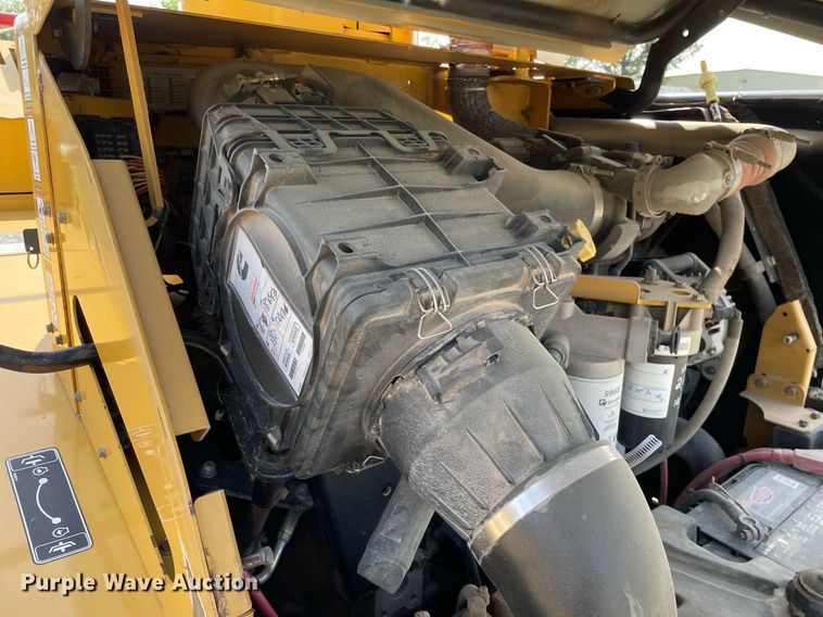 image for item LV9849 2012 Vermeer BC1500  wood chipper