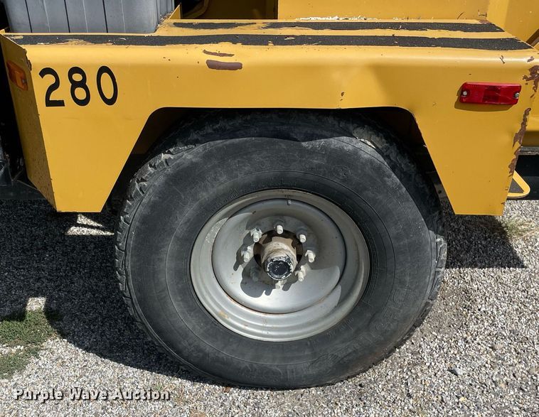 image for item LV9849 2012 Vermeer BC1500  wood chipper