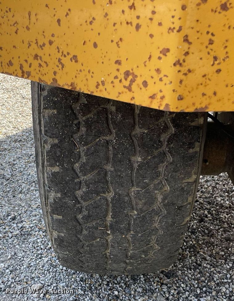 image for item LV9849 2012 Vermeer BC1500  wood chipper