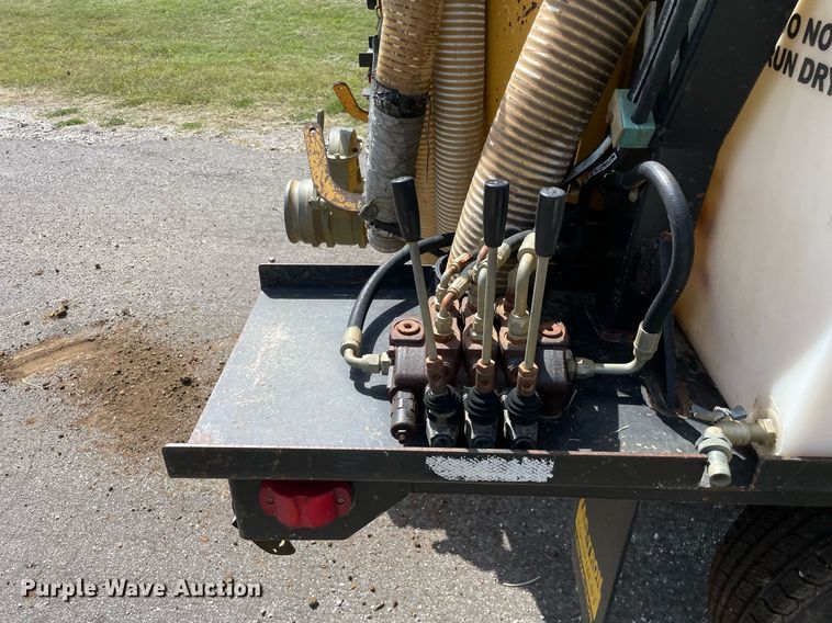 image for item LV9850 2009 Vermeer LP555DT  vacuum excavator