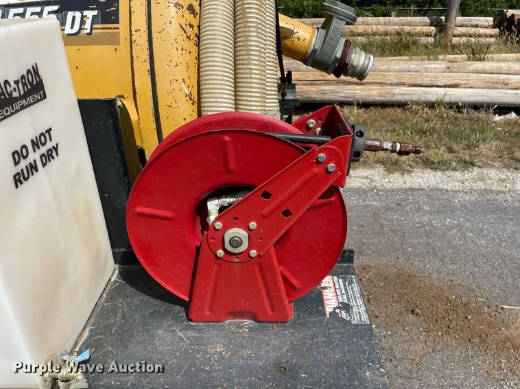 image for item LV9850 2009 Vermeer LP555DT  vacuum excavator