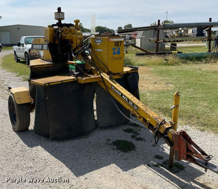 image for item LV9851 Vermeer 665  stump grinder