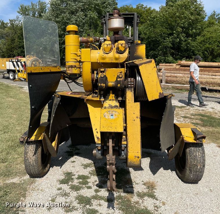 image for item LV9851 Vermeer 665  stump grinder