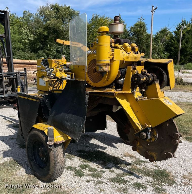 image for item LV9851 Vermeer 665  stump grinder