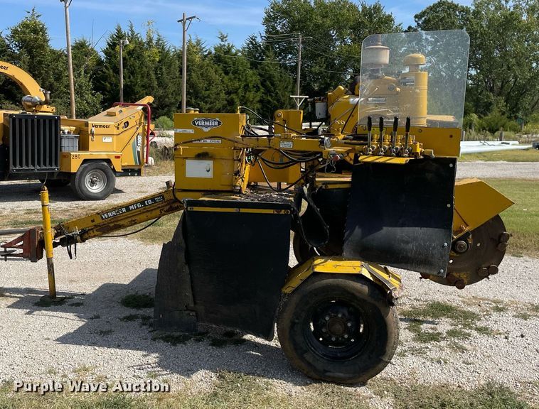 image for item LV9851 Vermeer 665  stump grinder