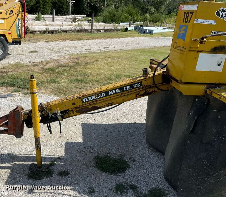 image for item LV9851 Vermeer 665  stump grinder