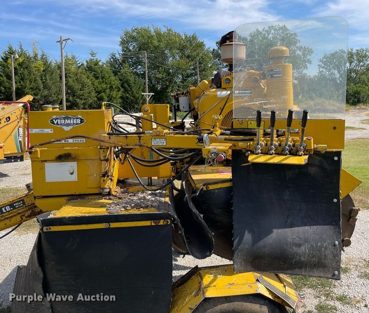 image for item LV9851 Vermeer 665  stump grinder