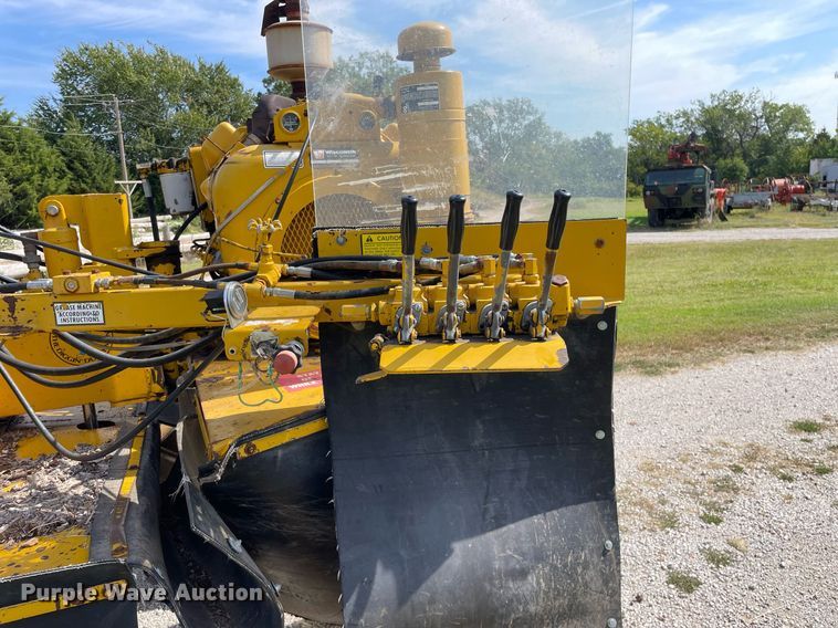 image for item LV9851 Vermeer 665  stump grinder