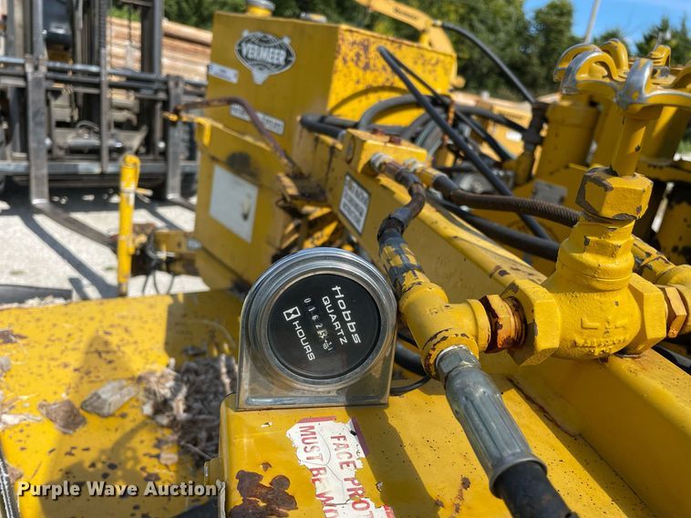 image for item LV9851 Vermeer 665  stump grinder