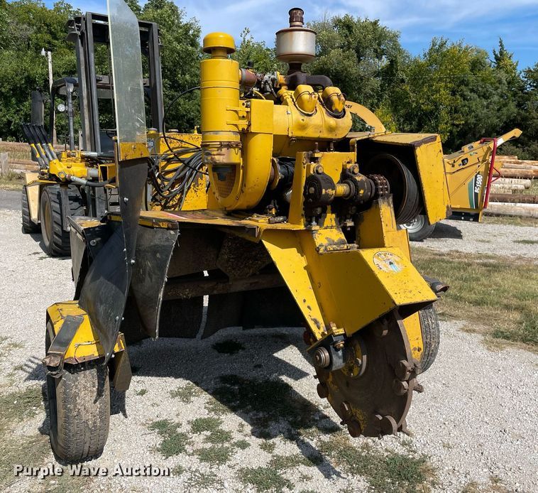 image for item LV9851 Vermeer 665  stump grinder