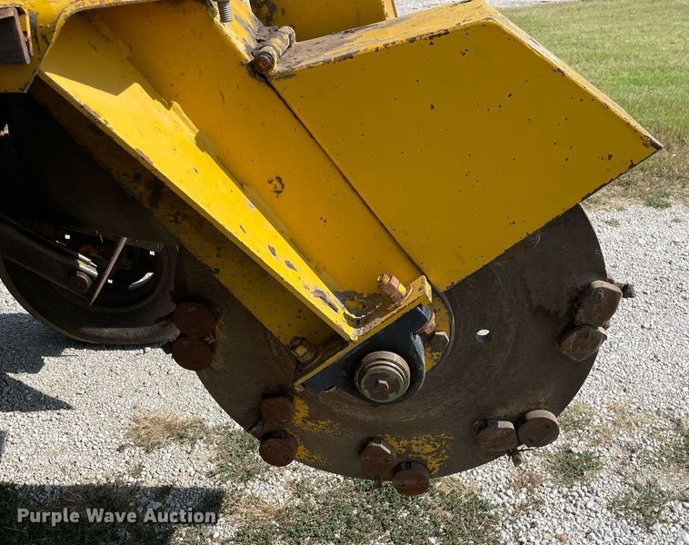 image for item LV9851 Vermeer 665  stump grinder