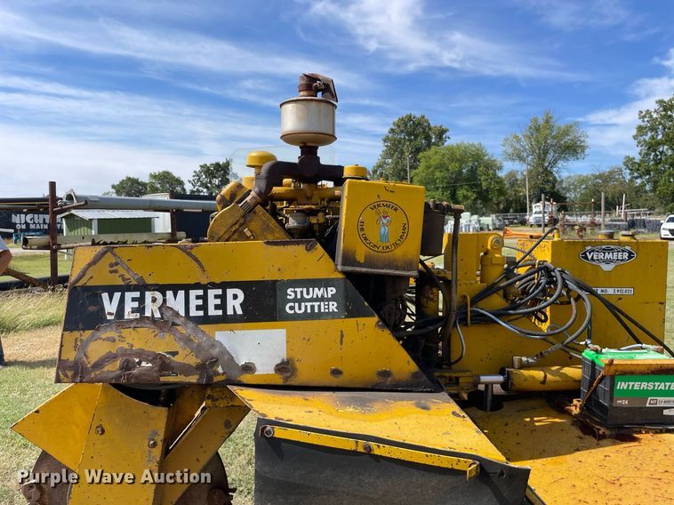 image for item LV9851 Vermeer 665  stump grinder