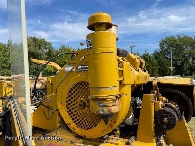 image for item LV9851 Vermeer 665  stump grinder