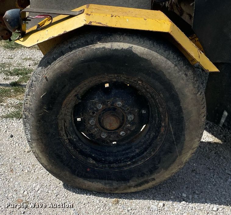 image for item LV9851 Vermeer 665  stump grinder