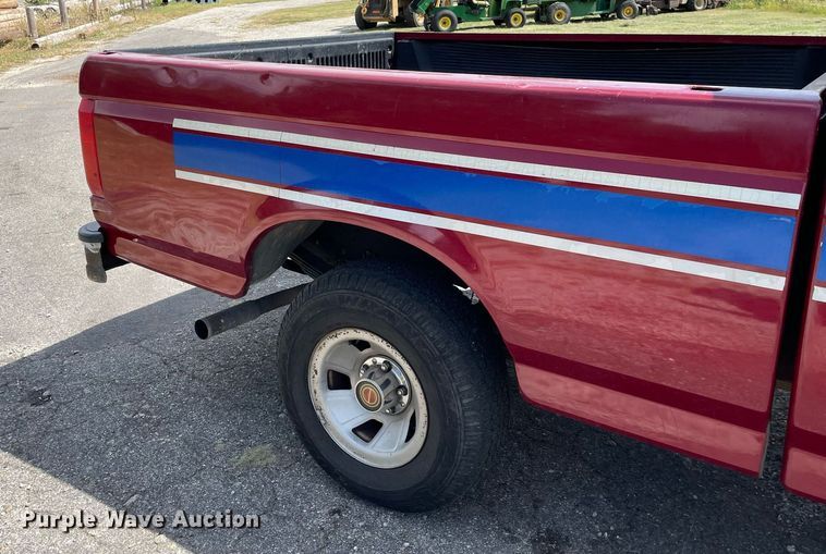 image for item LV9855 1994 Ford F150 XL  SuperCab pickup truck