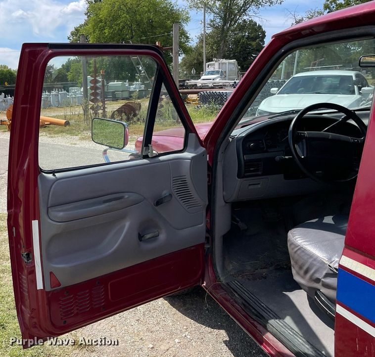 image for item LV9855 1994 Ford F150 XL  SuperCab pickup truck