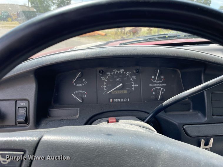 image for item LV9855 1994 Ford F150 XL  SuperCab pickup truck