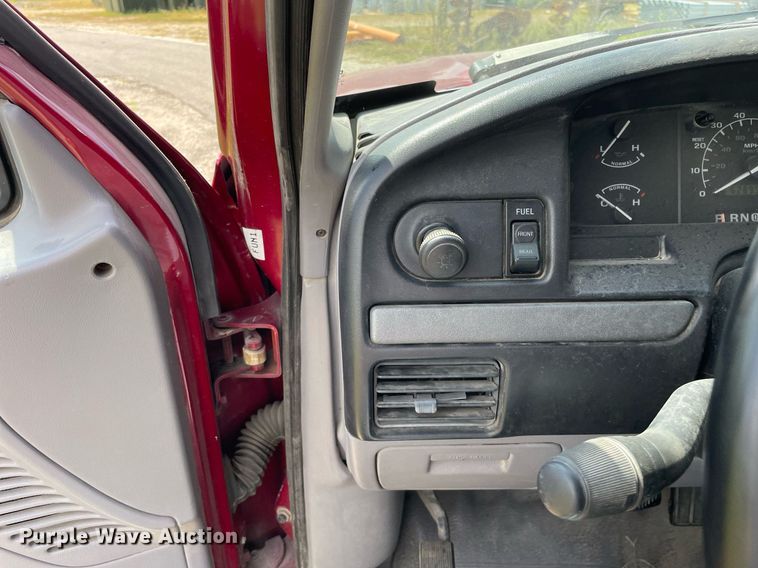 image for item LV9855 1994 Ford F150 XL  SuperCab pickup truck