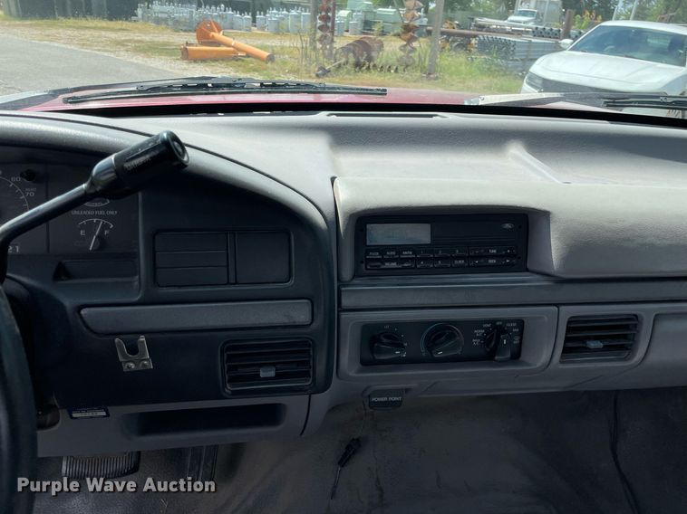 image for item LV9855 1994 Ford F150 XL  SuperCab pickup truck