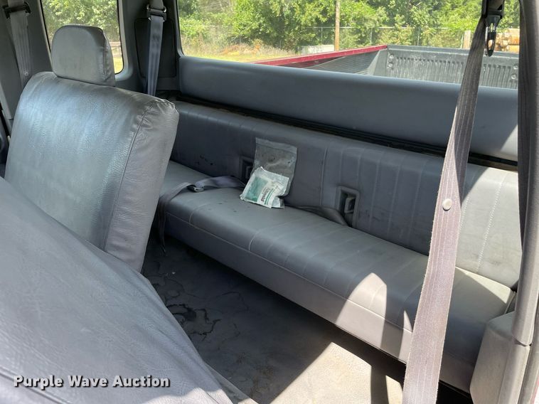 image for item LV9855 1994 Ford F150 XL  SuperCab pickup truck