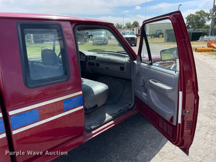 image for item LV9855 1994 Ford F150 XL  SuperCab pickup truck