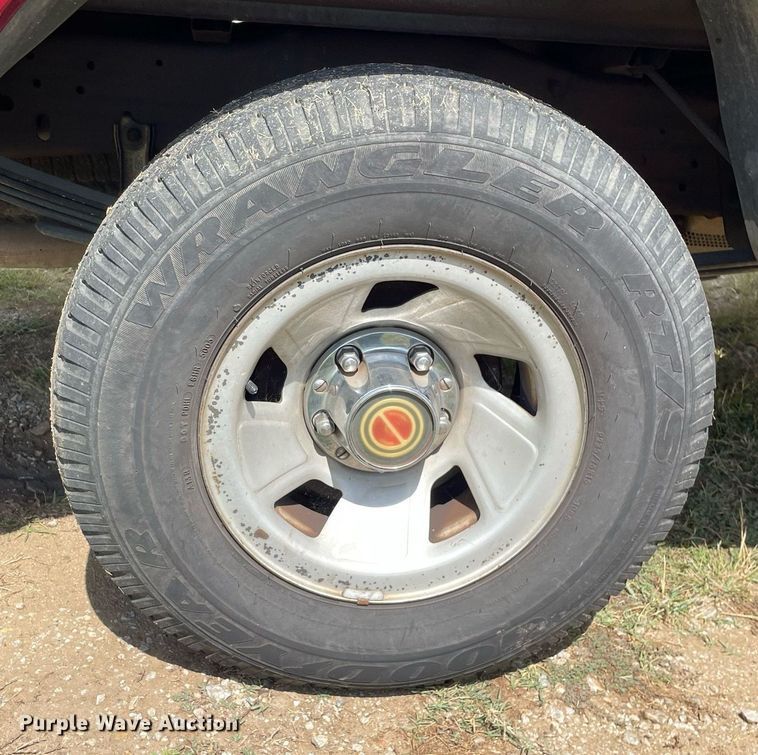 image for item LV9855 1994 Ford F150 XL  SuperCab pickup truck