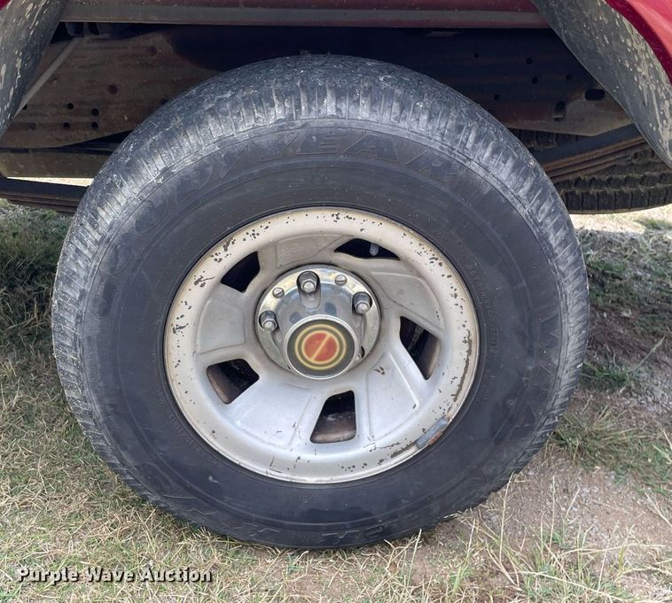 image for item LV9855 1994 Ford F150 XL  SuperCab pickup truck