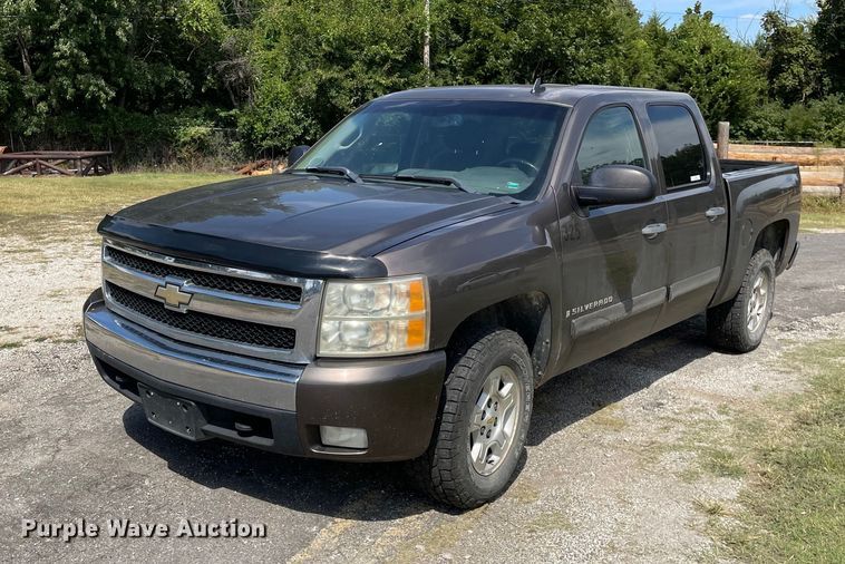 image for item LV9856 2007 Chevrolet Silverado 1500  Crew Cab pickup truck