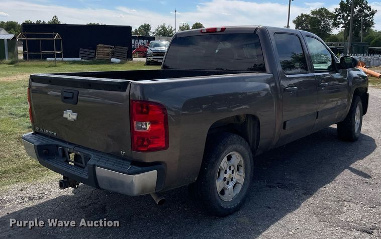 image for item LV9856 2007 Chevrolet Silverado 1500  Crew Cab pickup truck