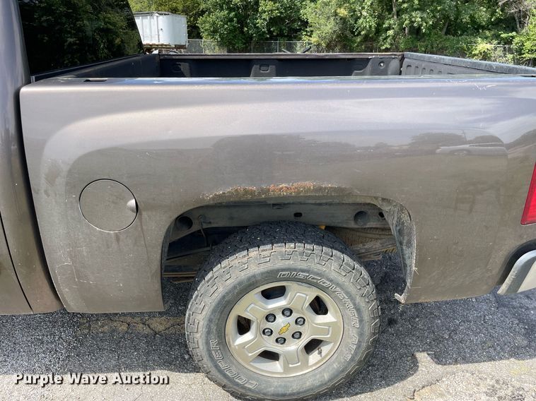 image for item LV9856 2007 Chevrolet Silverado 1500  Crew Cab pickup truck